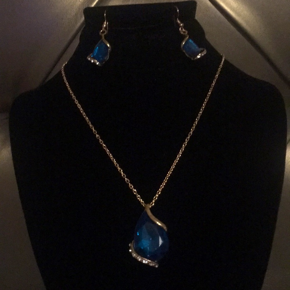 Turquoise Teardrop and Rhinestone Neckace Set - Picture 3 of 6